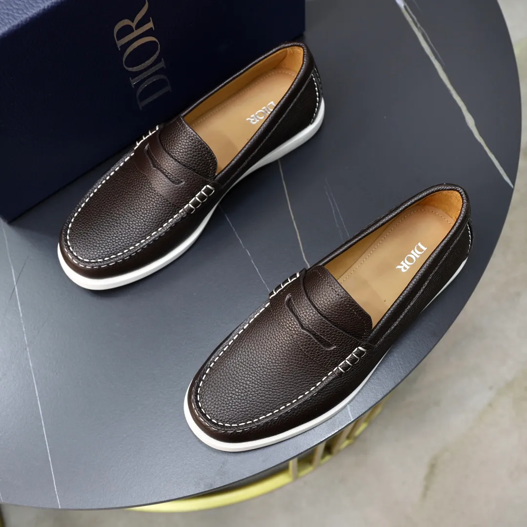 Ex-factory price: 540🙅‍♂️🙅‍♂️🙅‍♂️ Brand: Dior DIOR Standard code: Men's code 38/44 (45 can be customized) Grade: Same as the official website Material: Original cowhide stitching, cowhide lining, original TPU wear-resistant soft outsole Style categories: Leisure and sports version, footwear for driving, young fashion, European and American trends, British style Color: actual picture color